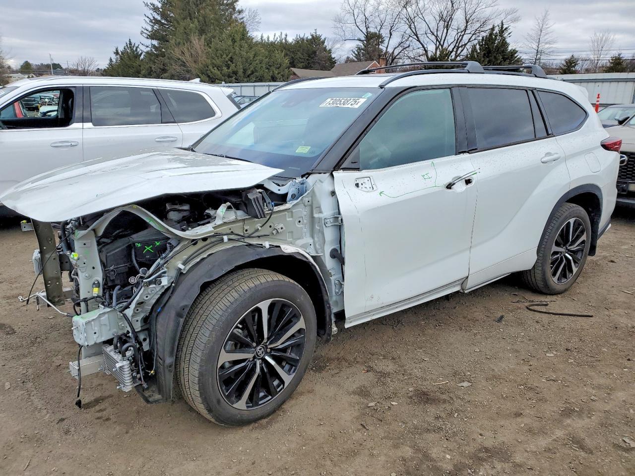 2022 TOYOTA HIGHLANDER