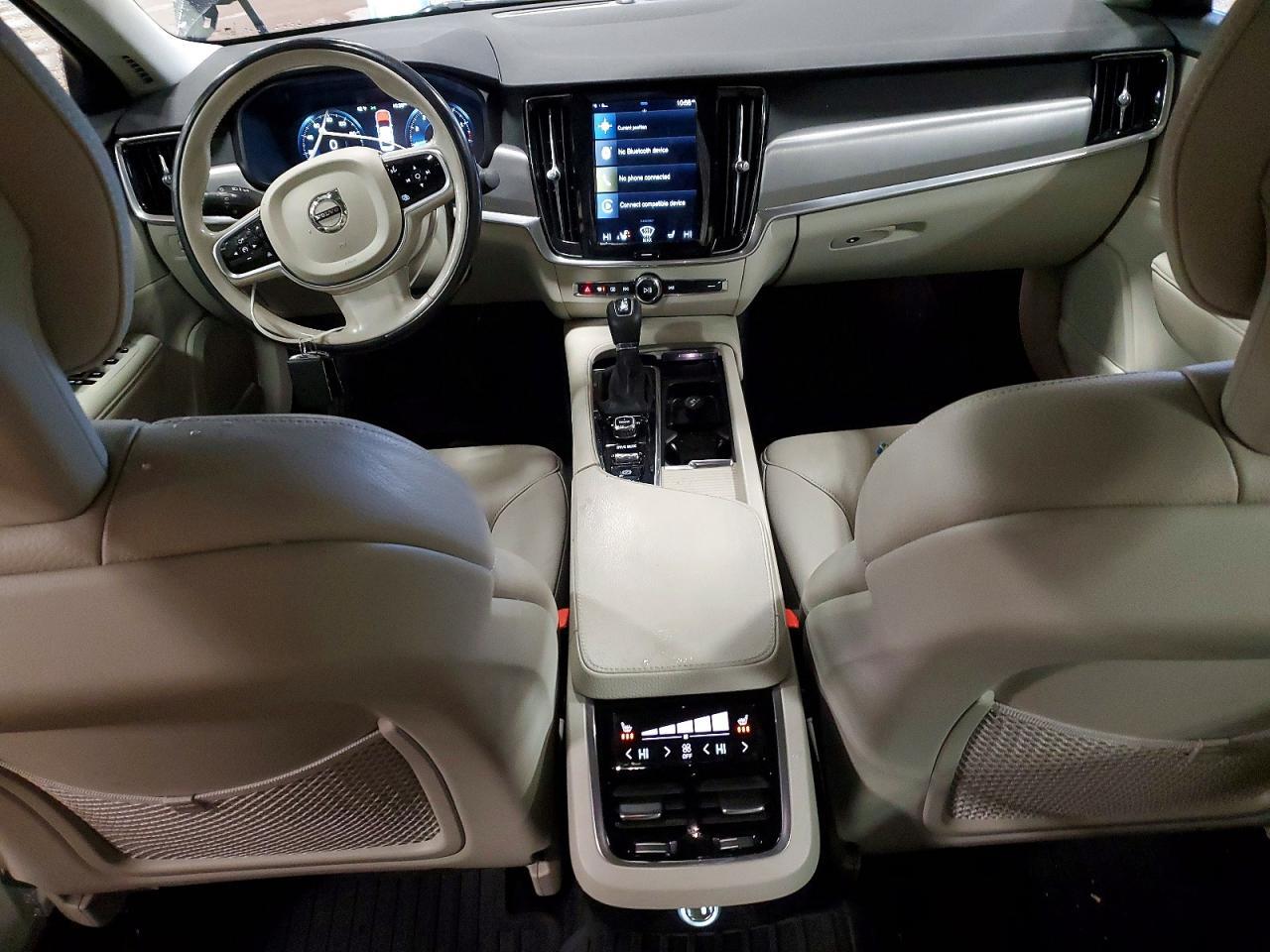2017 VOLVO S90