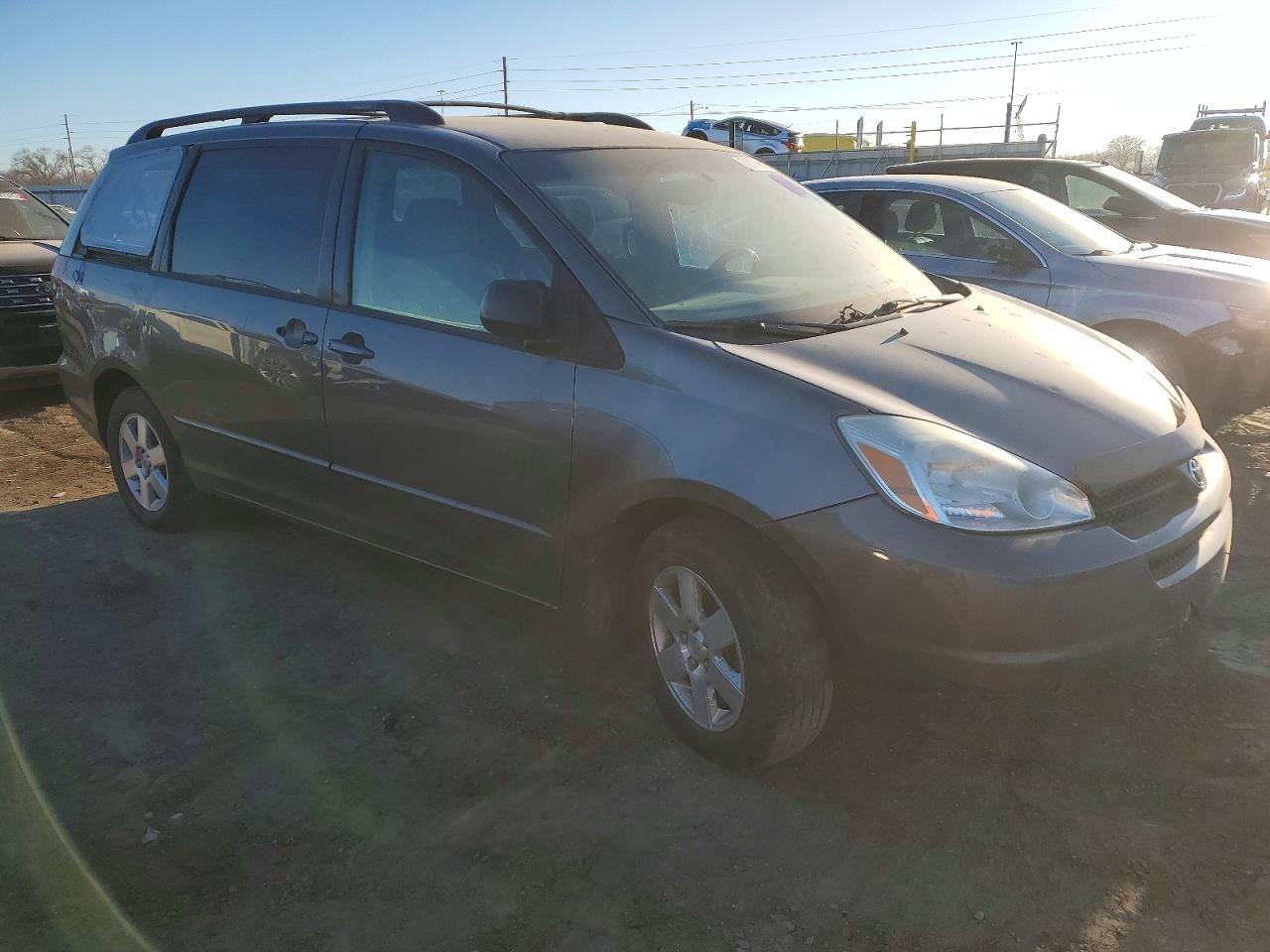 2004 TOYOTA SIENNA