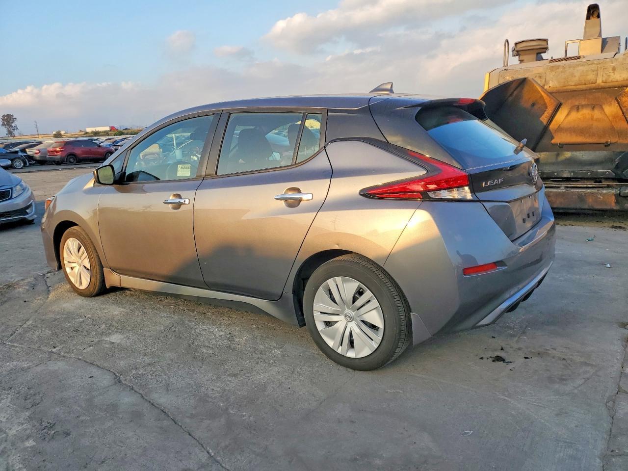 2023 NISSAN LEAF