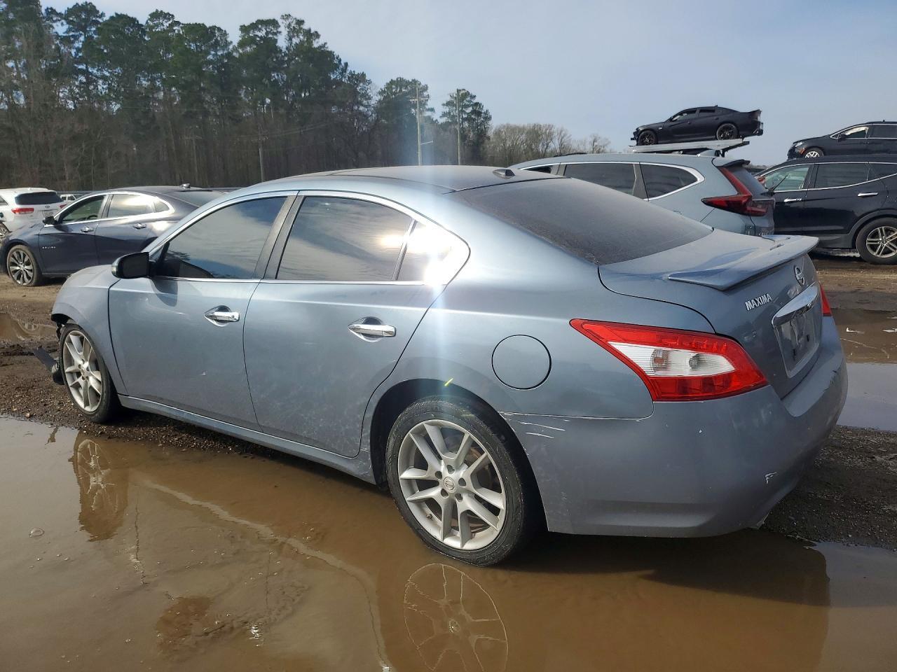 2010 NISSAN Maxima