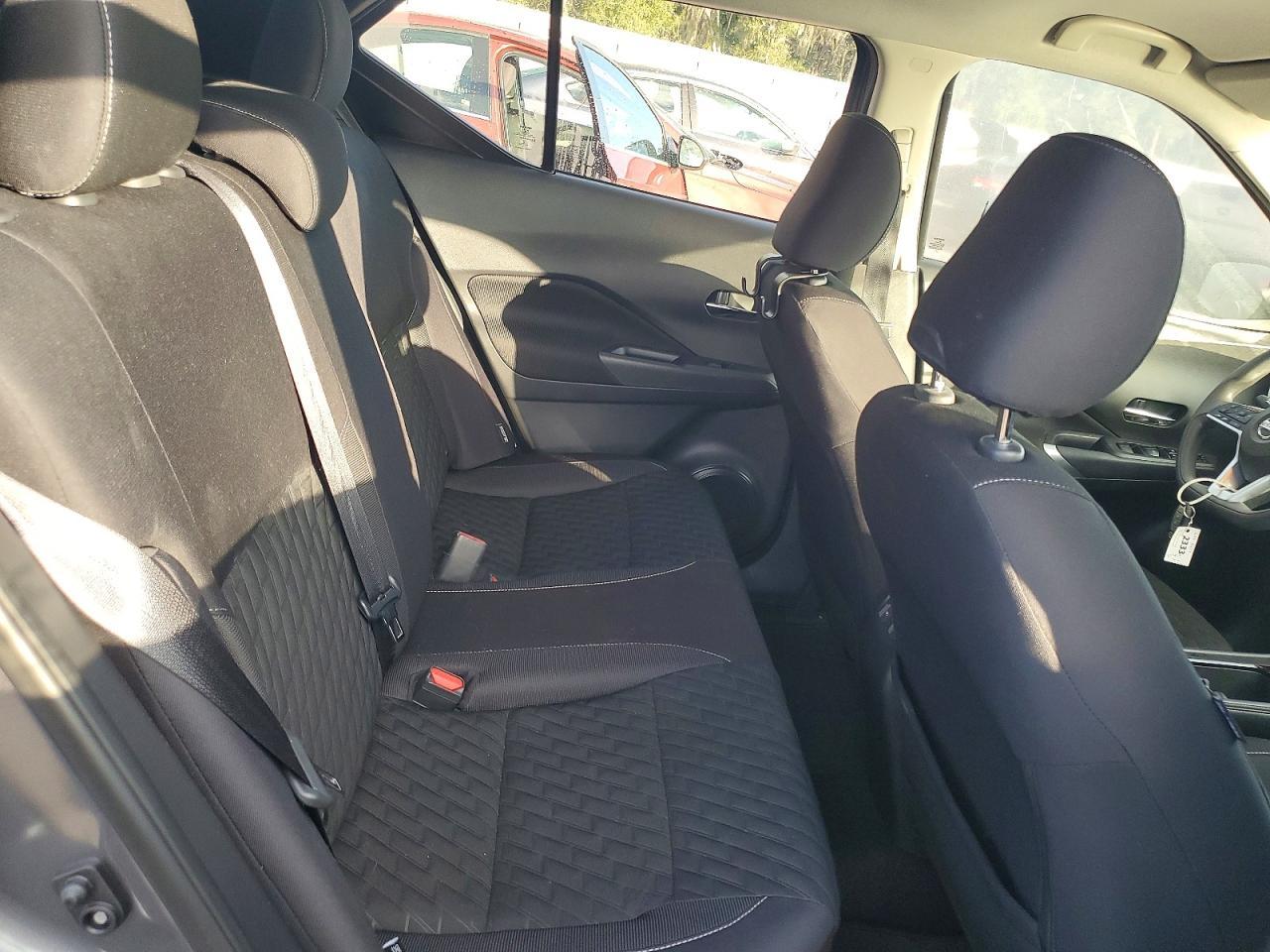 2021 NISSAN KICKS