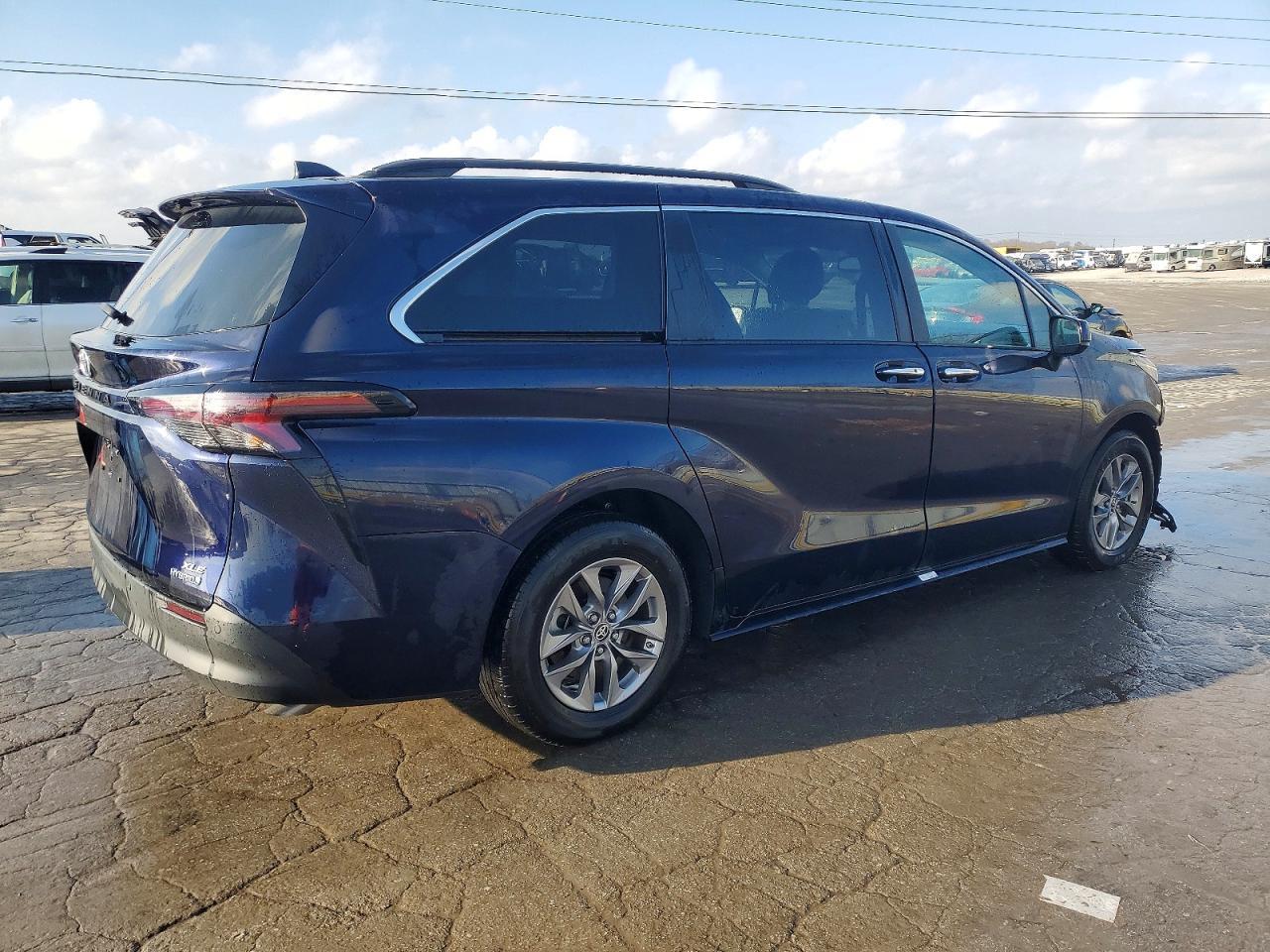 2023 TOYOTA SIENNA