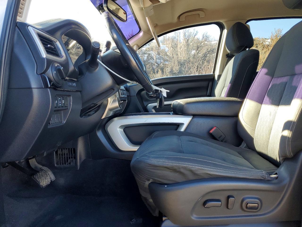 2016 NISSAN Titan