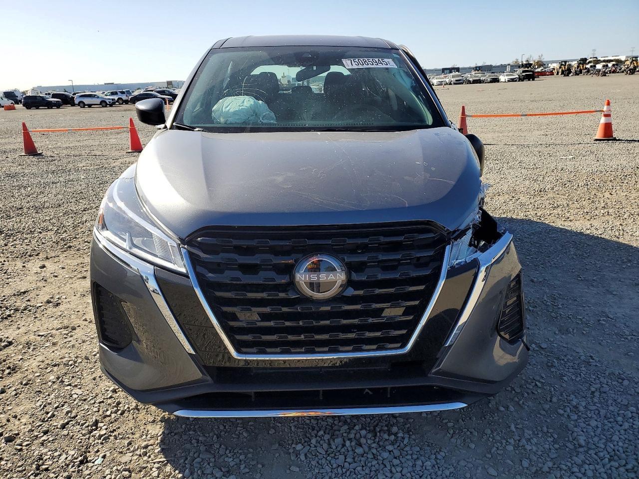 2024 NISSAN KICKS