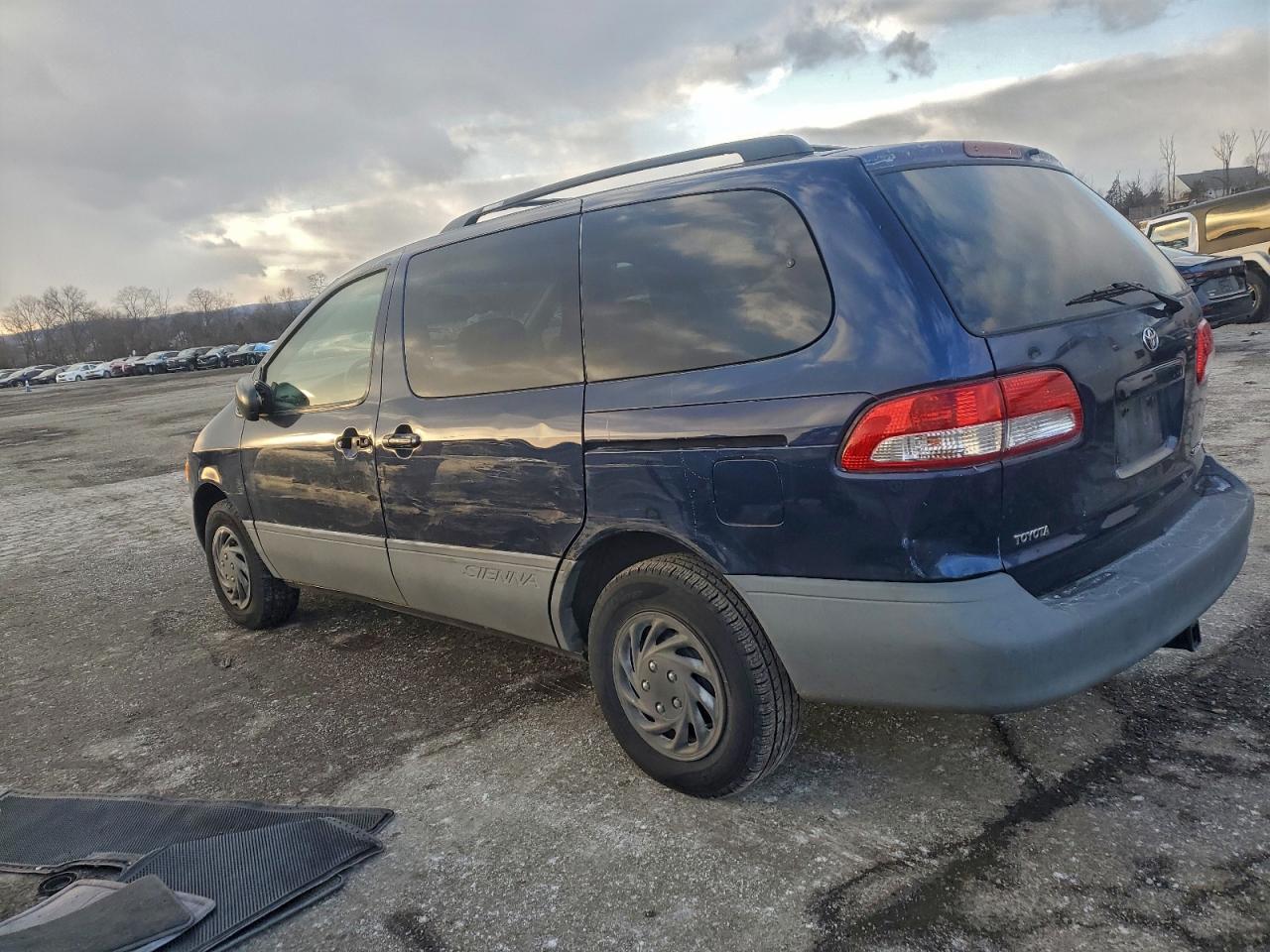 2002 TOYOTA SIENNA
