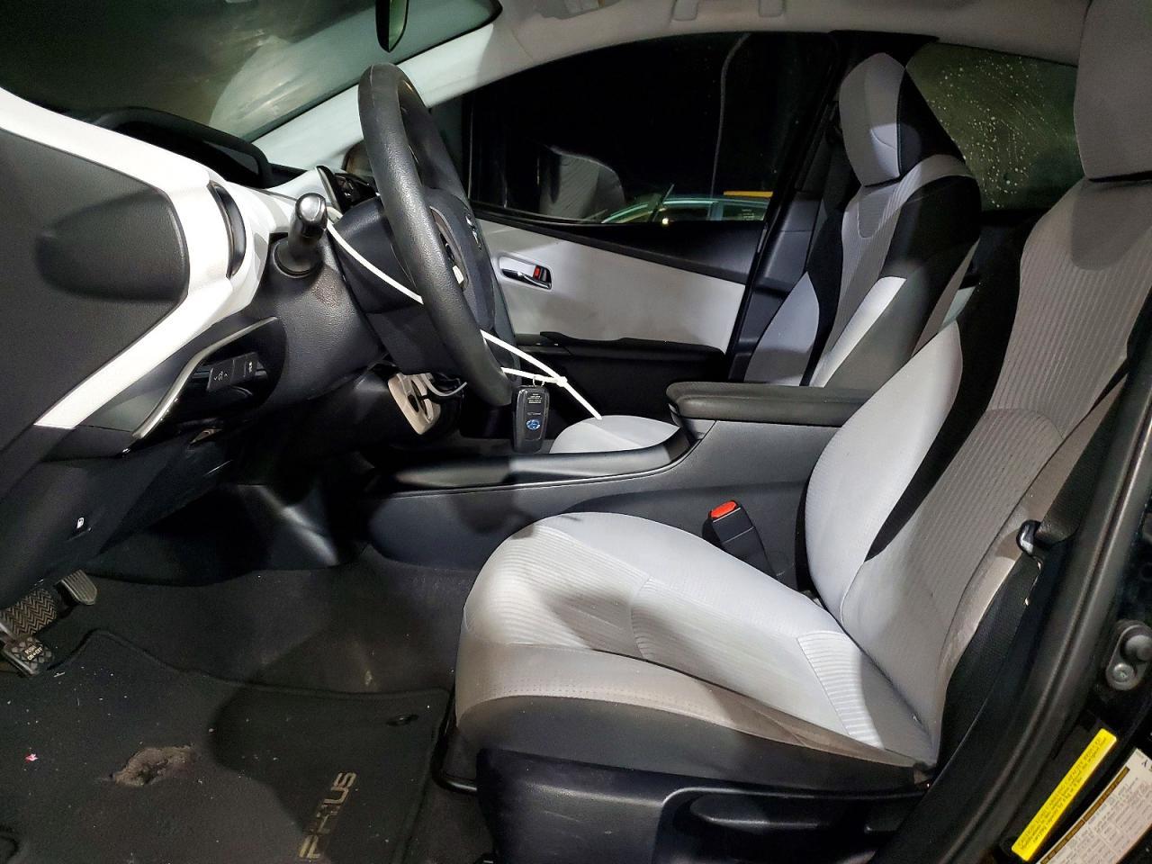 2016 TOYOTA PRIUS