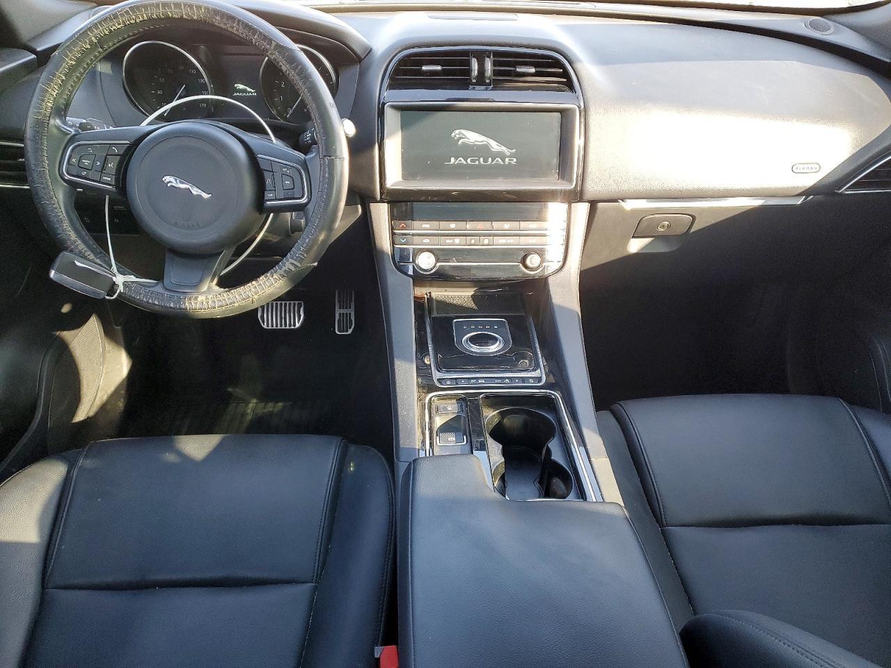 2019 JAGUAR F-Pace