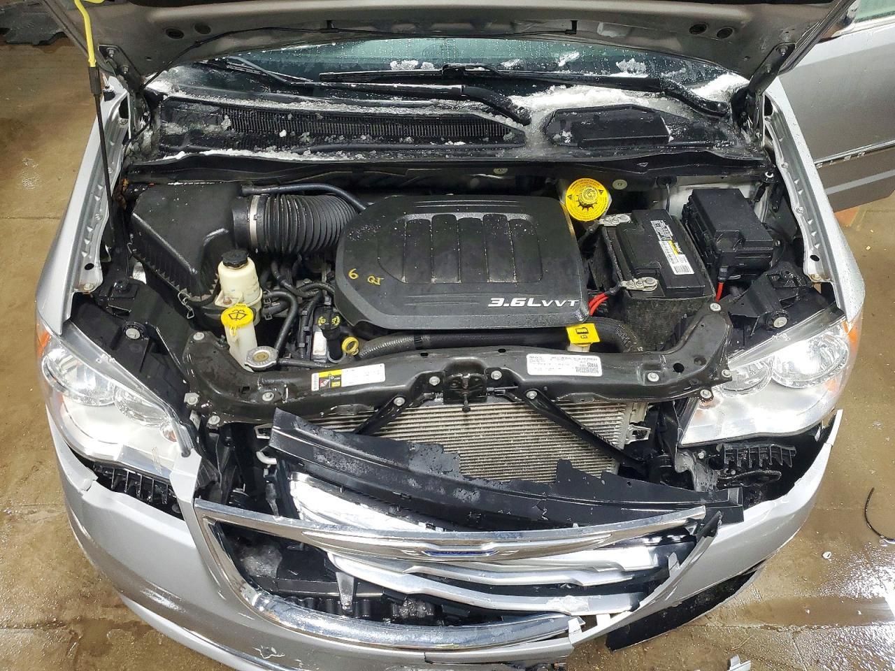 2016 CHRYSLER Town & Country