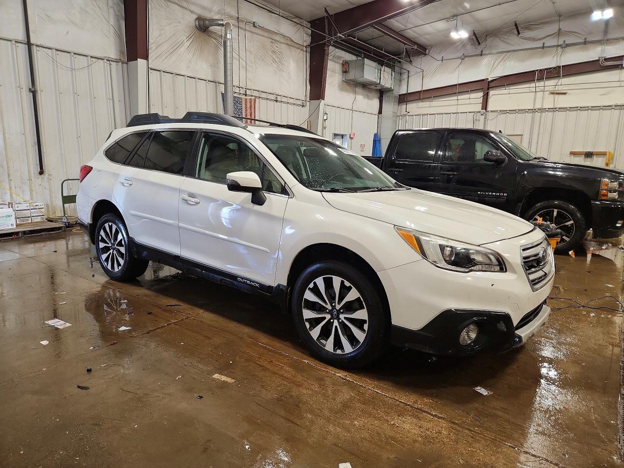 2016 SUBARU Outback