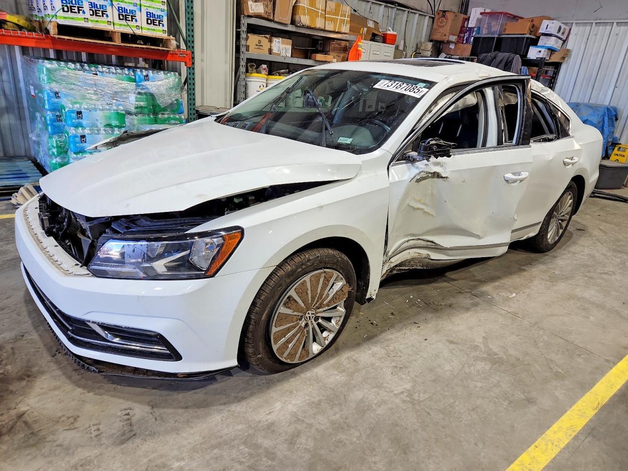2016 VOLKSWAGEN Passat