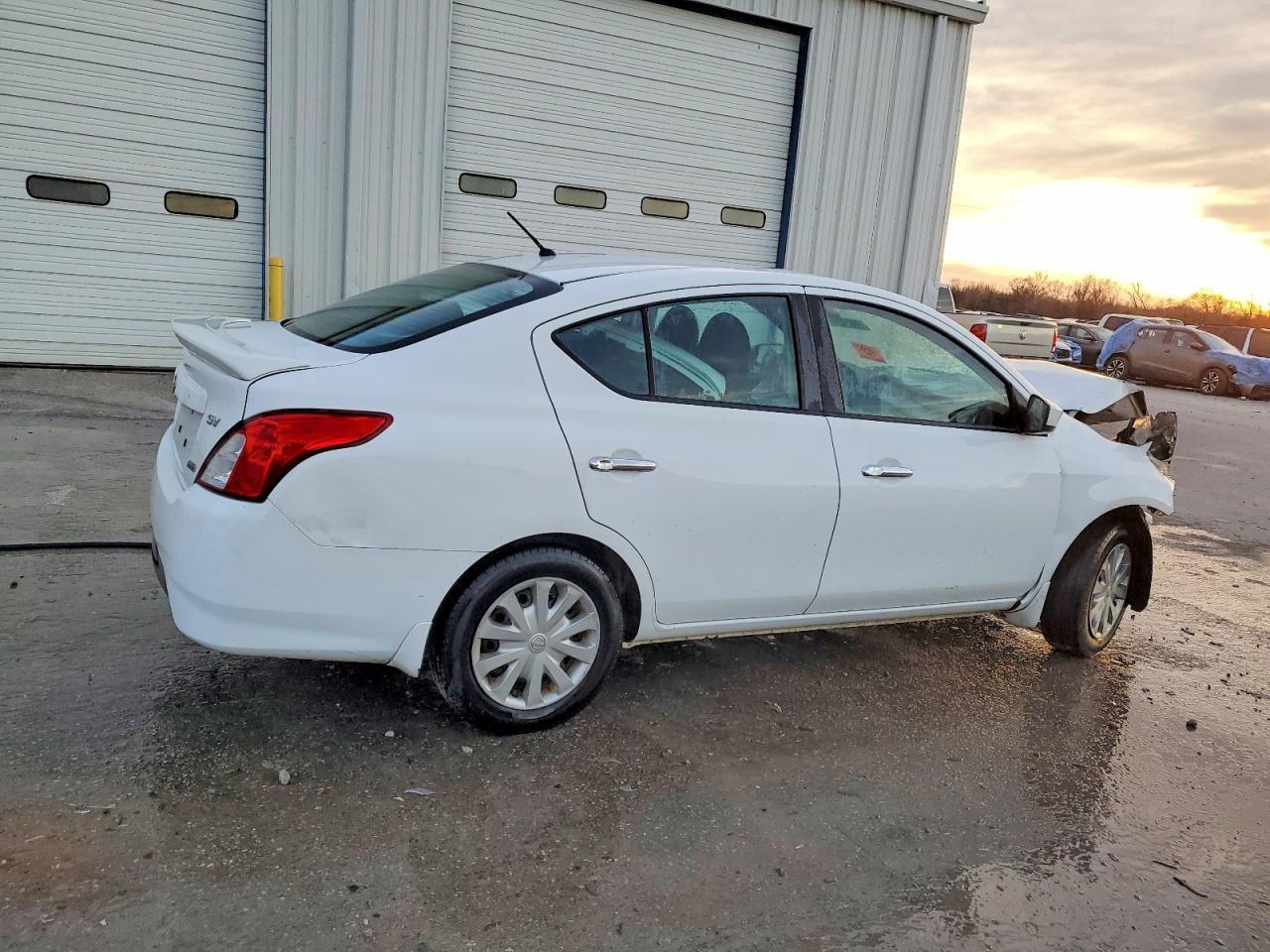 2016 NISSAN VERSA