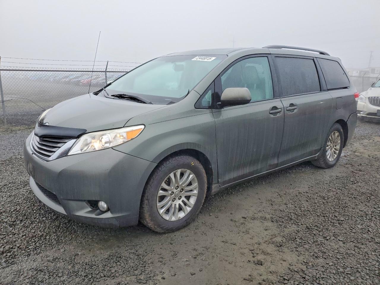 2013 TOYOTA SIENNA