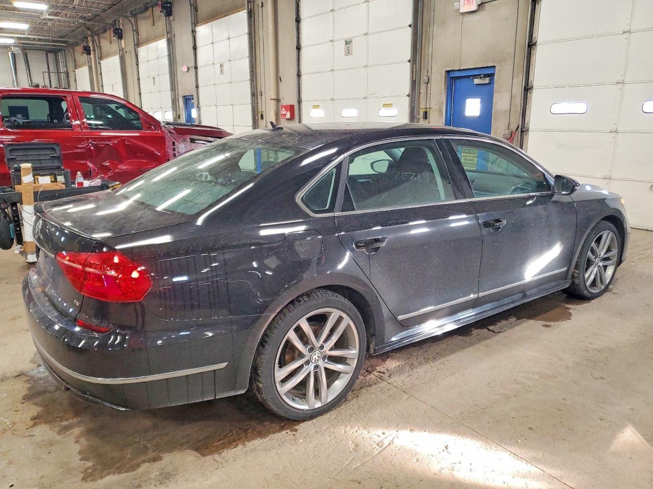 2016 VOLKSWAGEN Passat