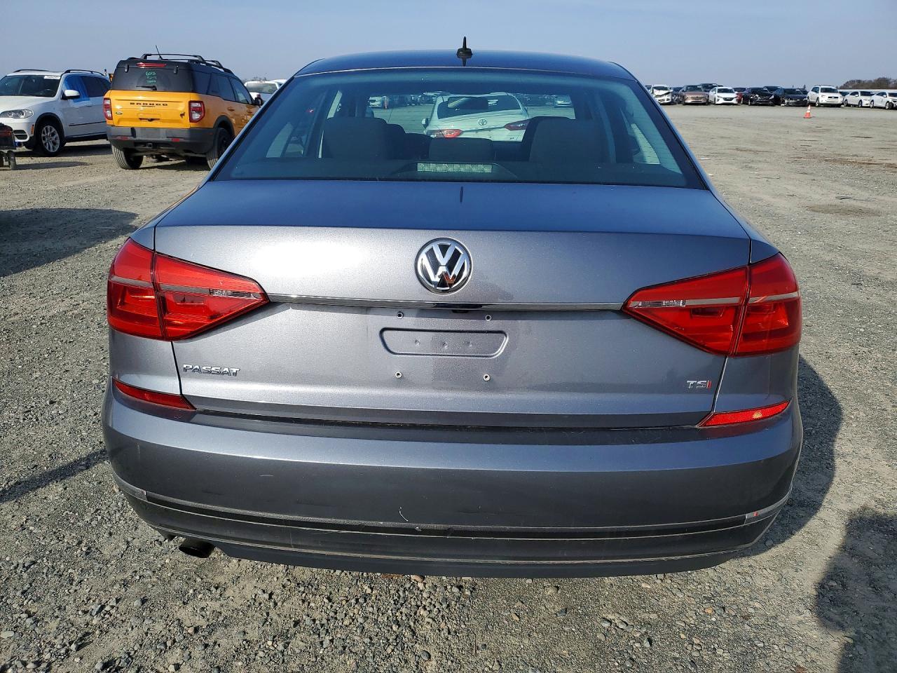 2016 VOLKSWAGEN Passat