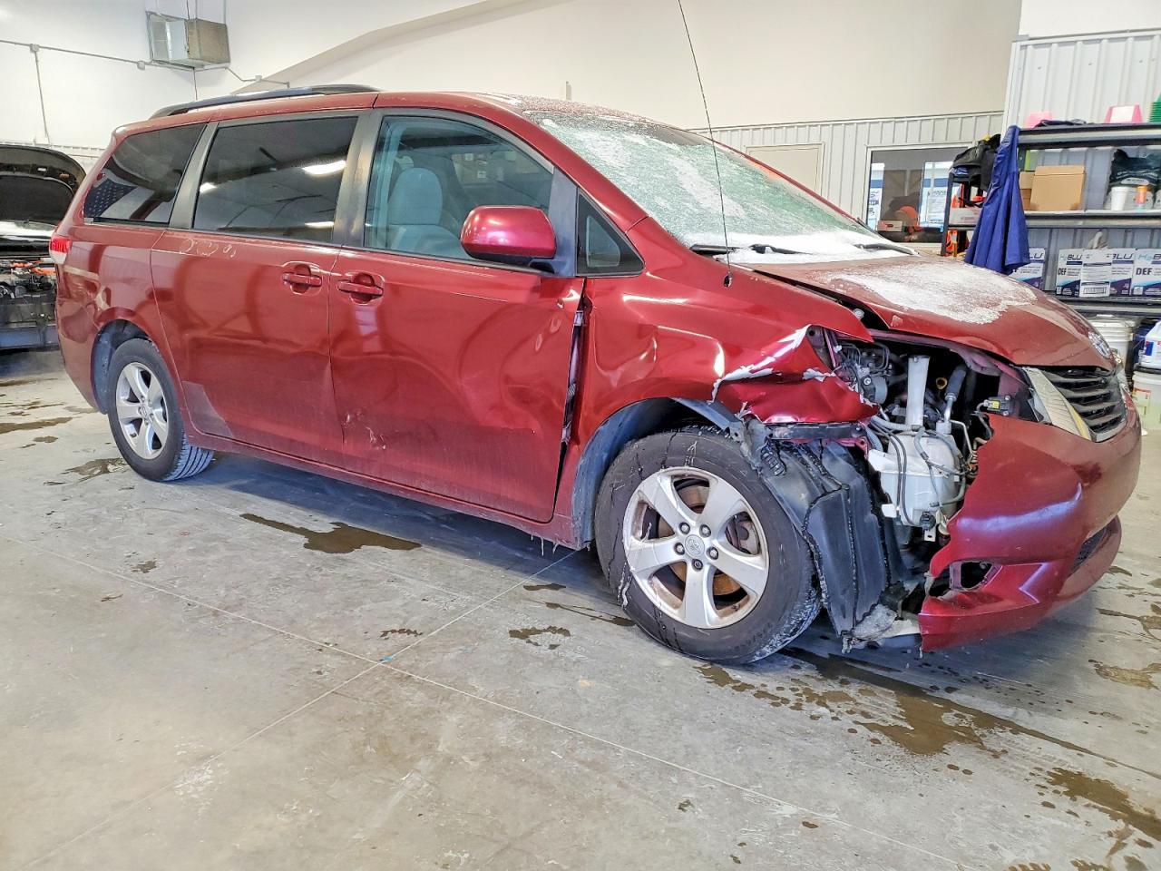 2011 TOYOTA SIENNA
