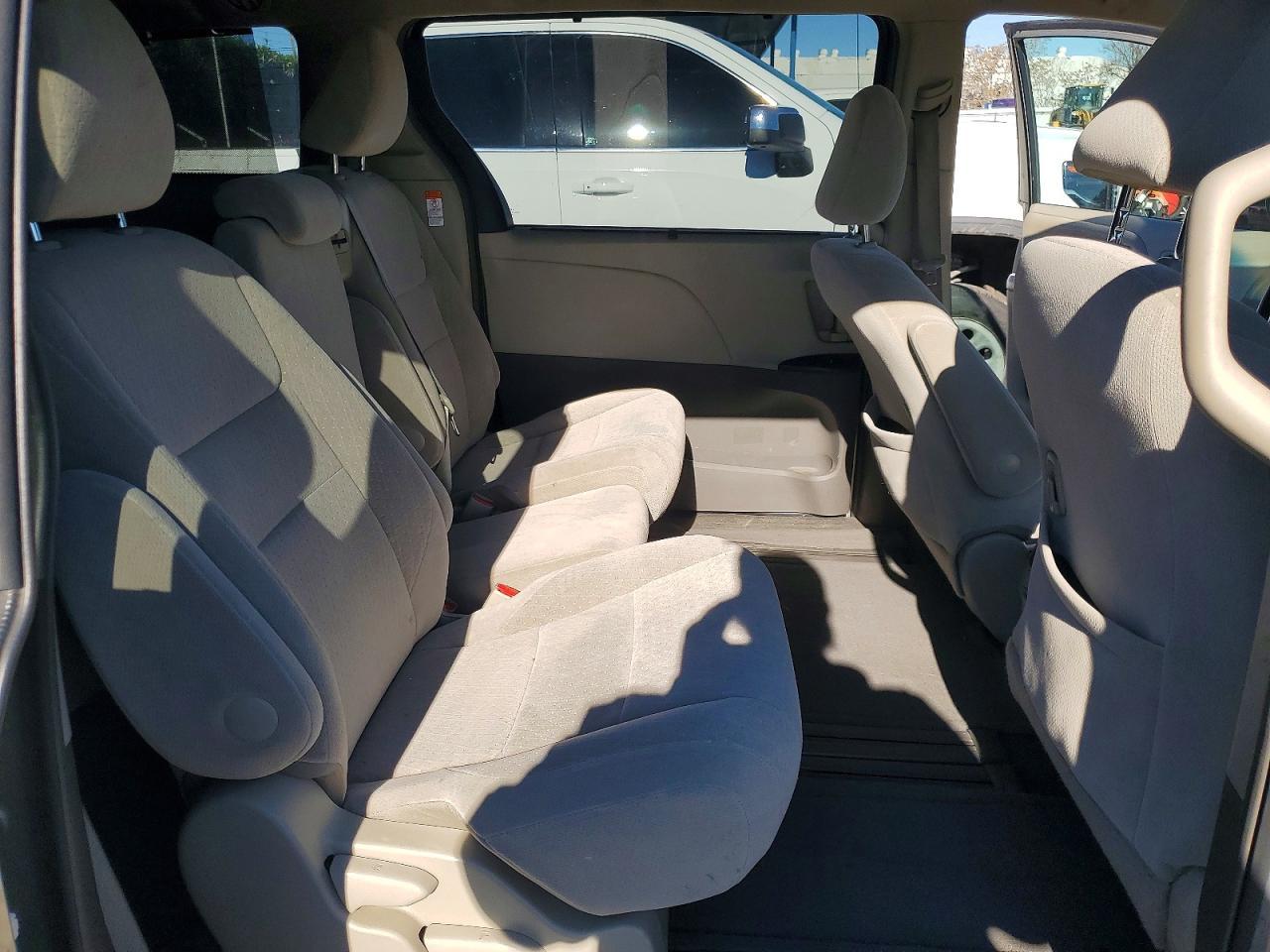 2016 TOYOTA SIENNA