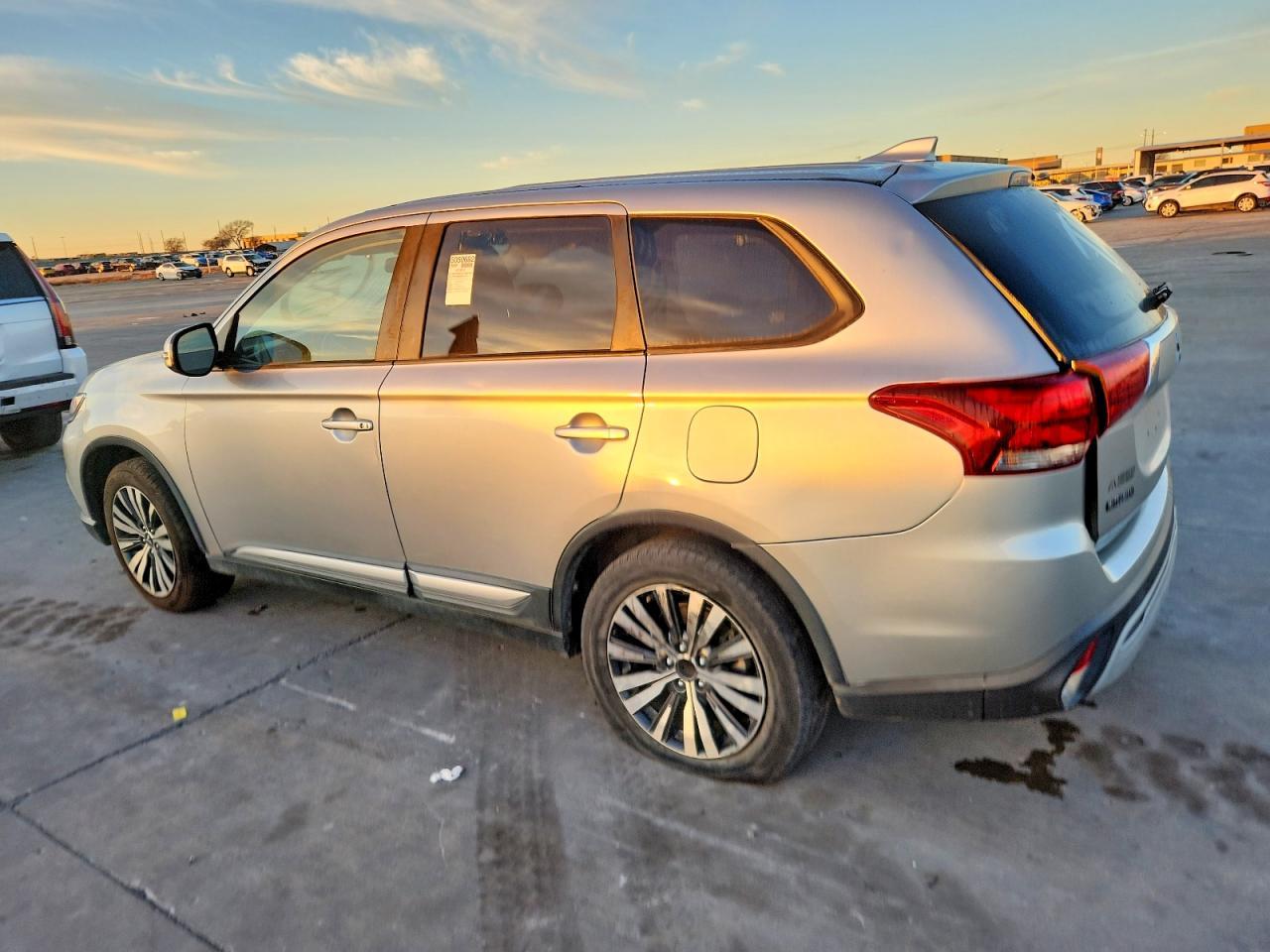 2019 MITSUBISHI outlander