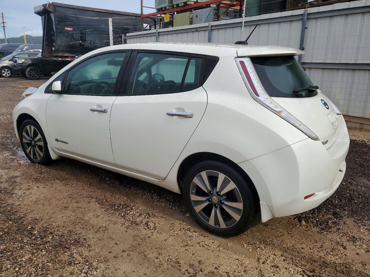 2015 NISSAN LEAF