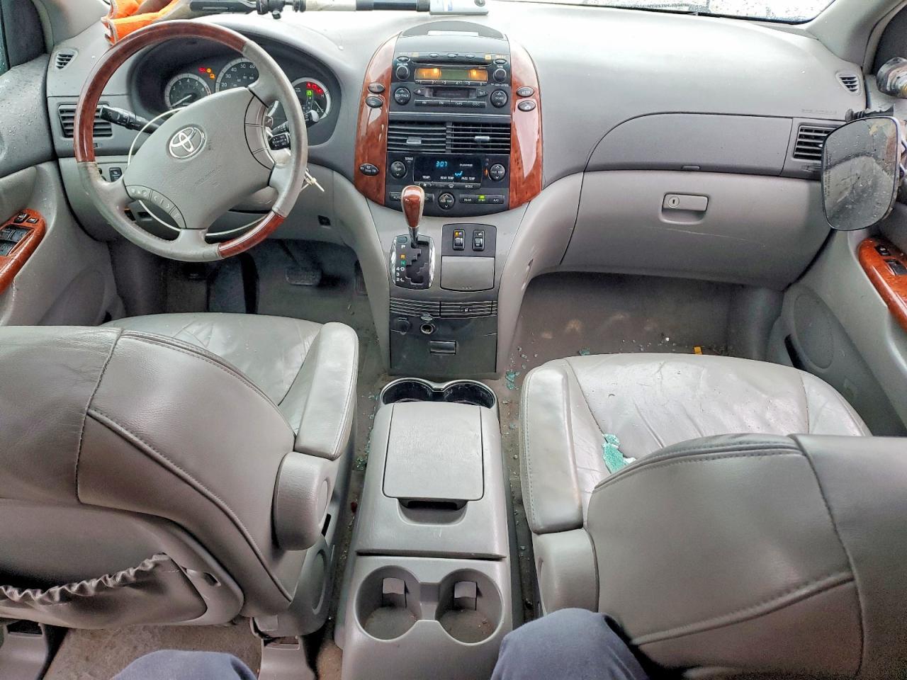 2004 TOYOTA SIENNA
