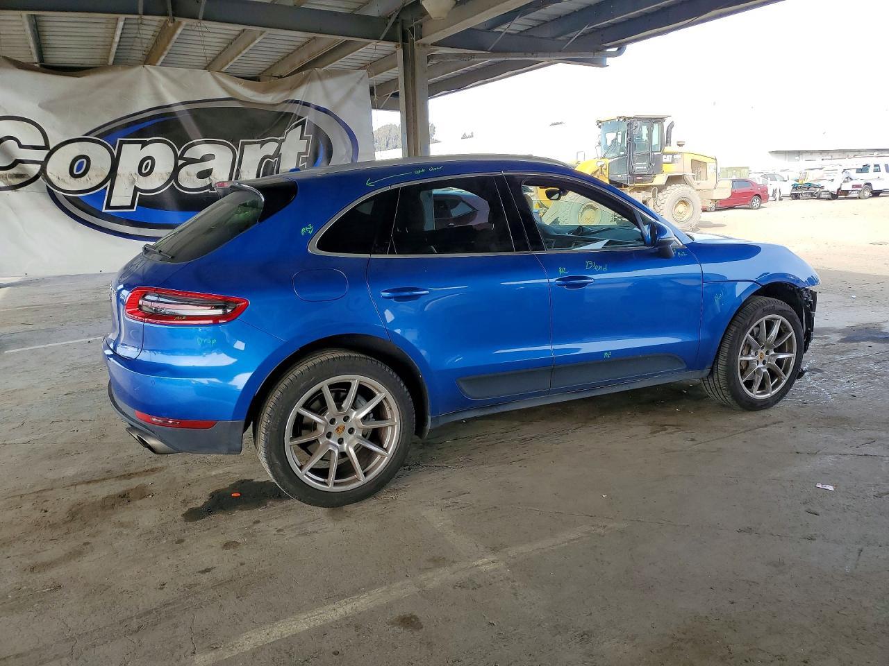 2017 PORSCHE Macan