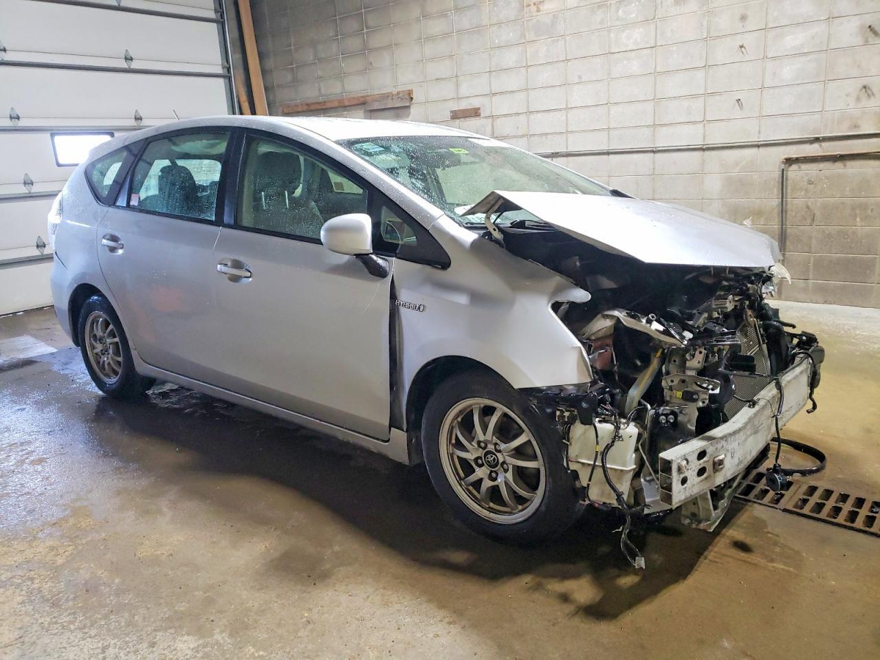 2016 TOYOTA PRIUS V