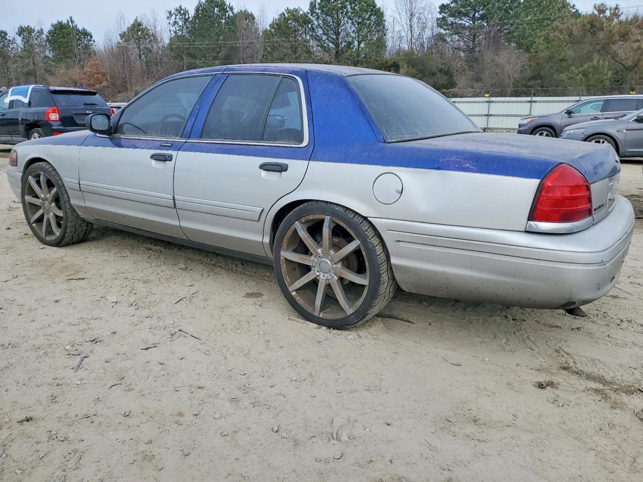 2004 FORD Crown Victoria