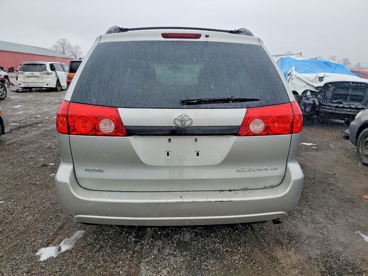 2010 TOYOTA SIENNA