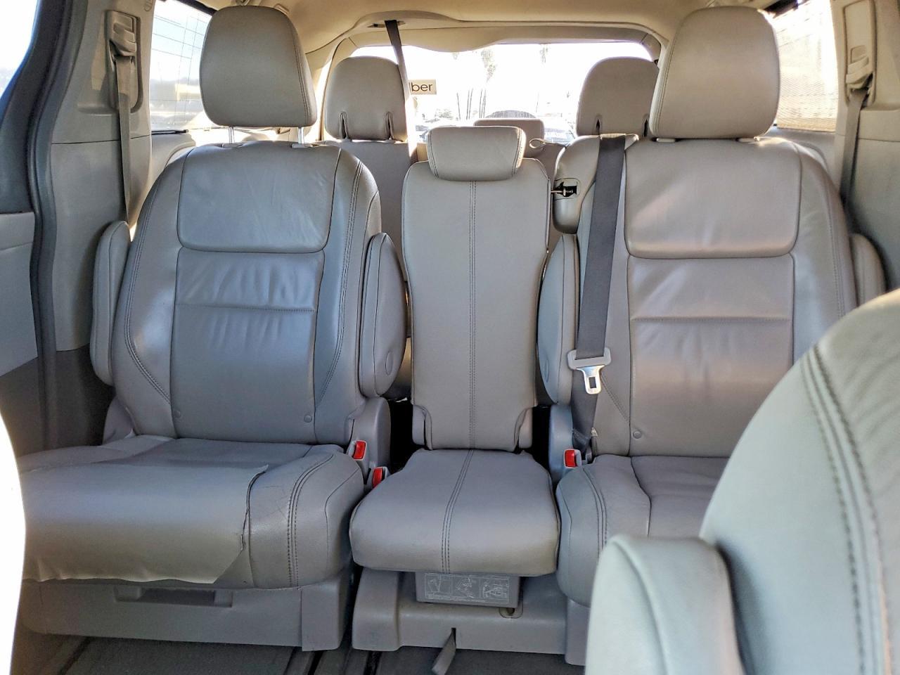 2015 TOYOTA SIENNA