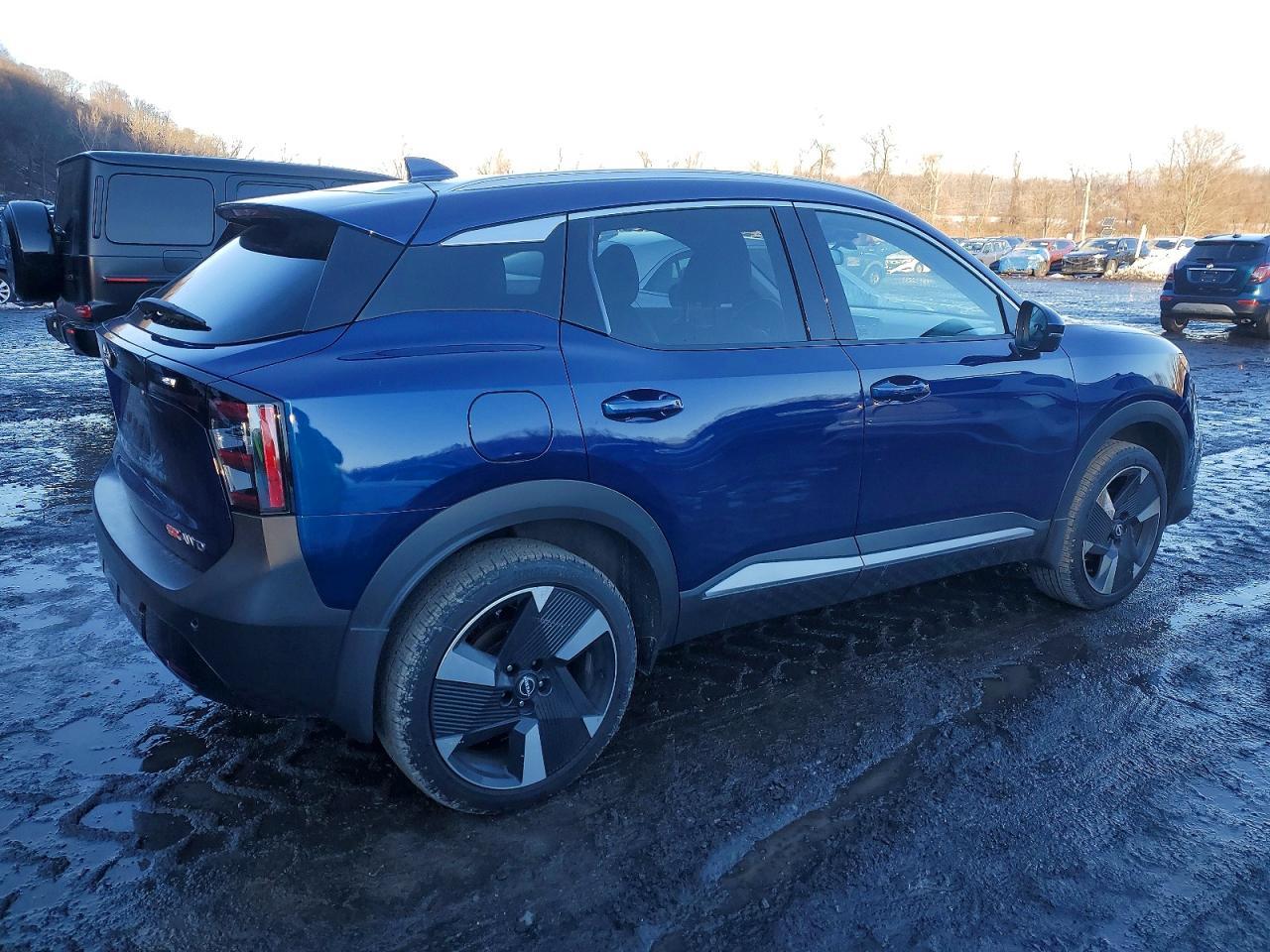 2025 NISSAN KICKS