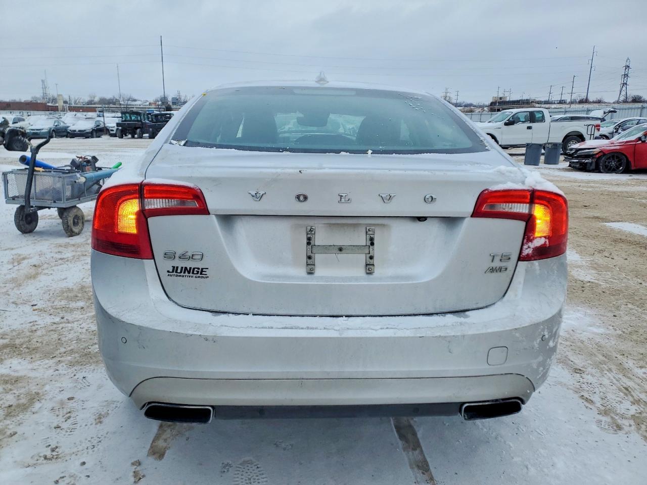 2015 VOLVO S60