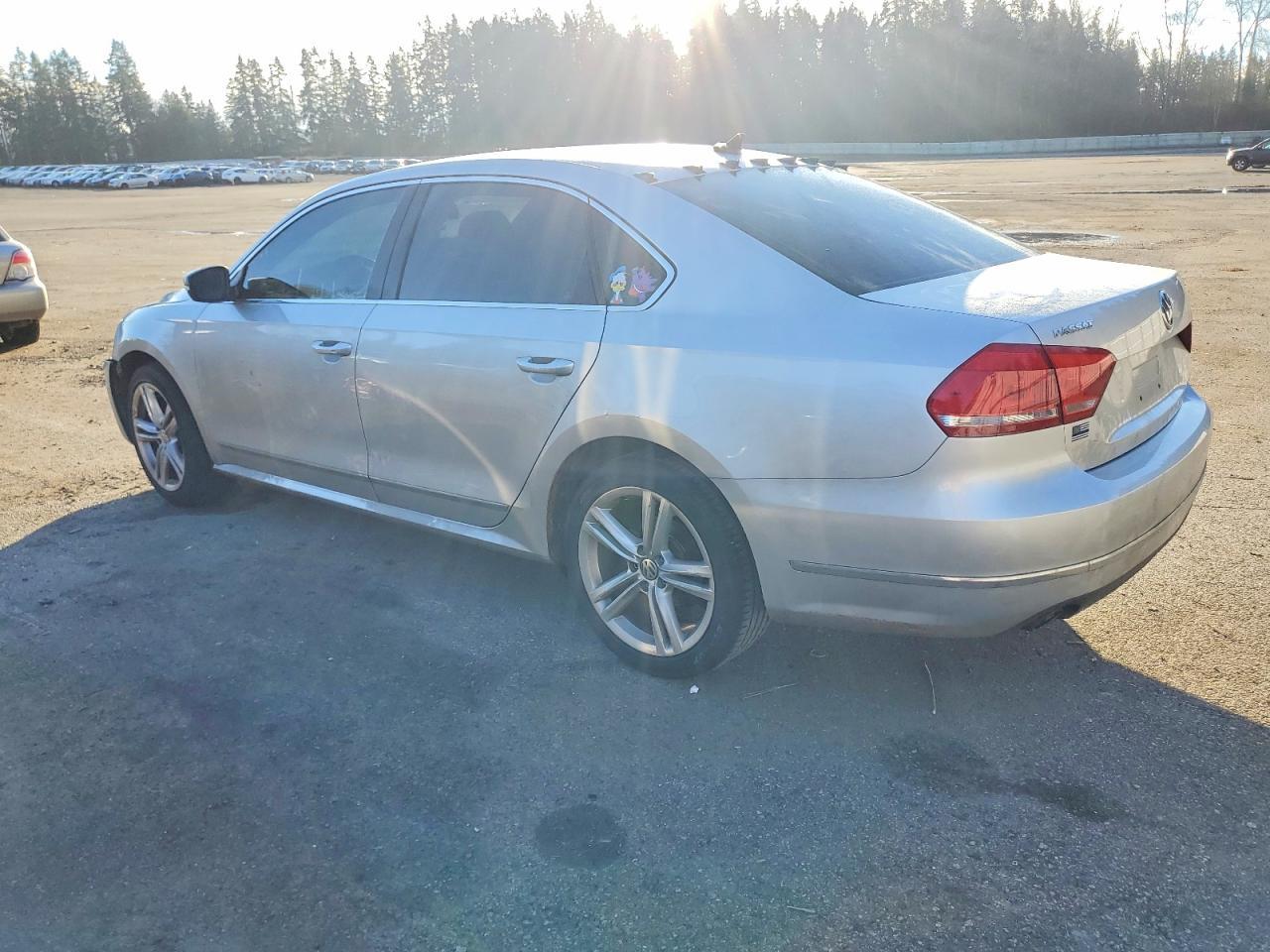 2014 VOLKSWAGEN Passat