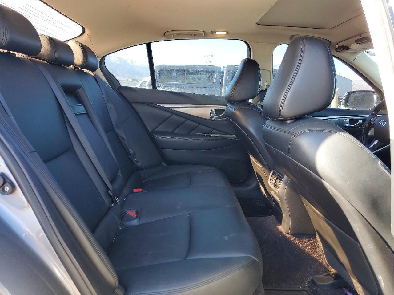 2015 INFINITI Q50