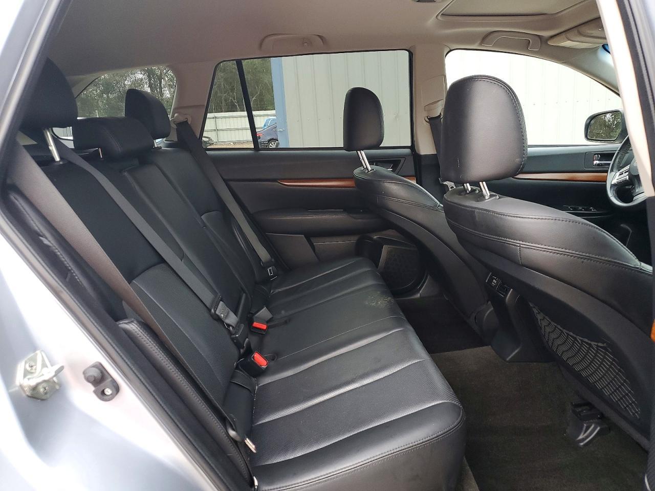 2013 SUBARU Outback