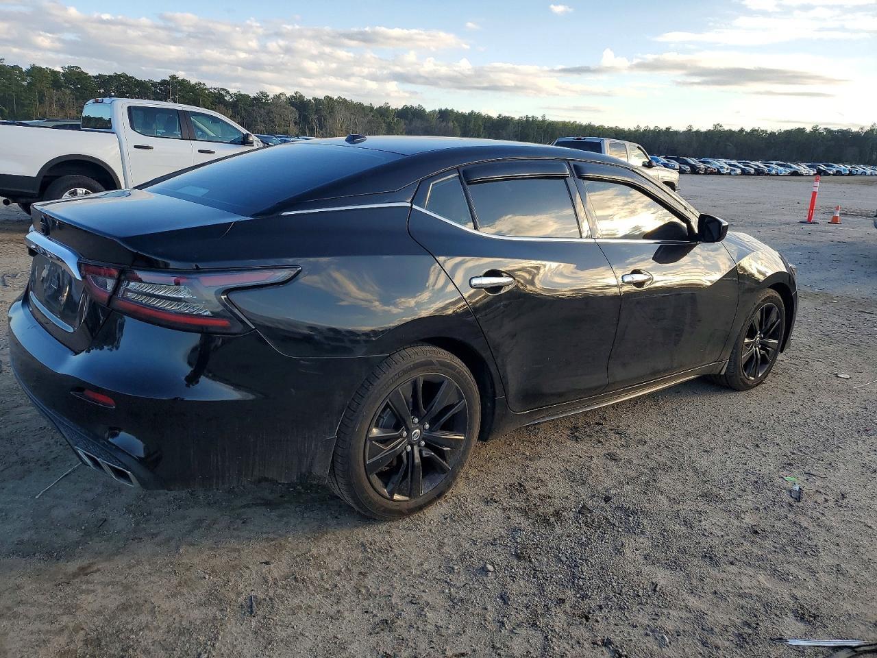 2019 NISSAN Maxima