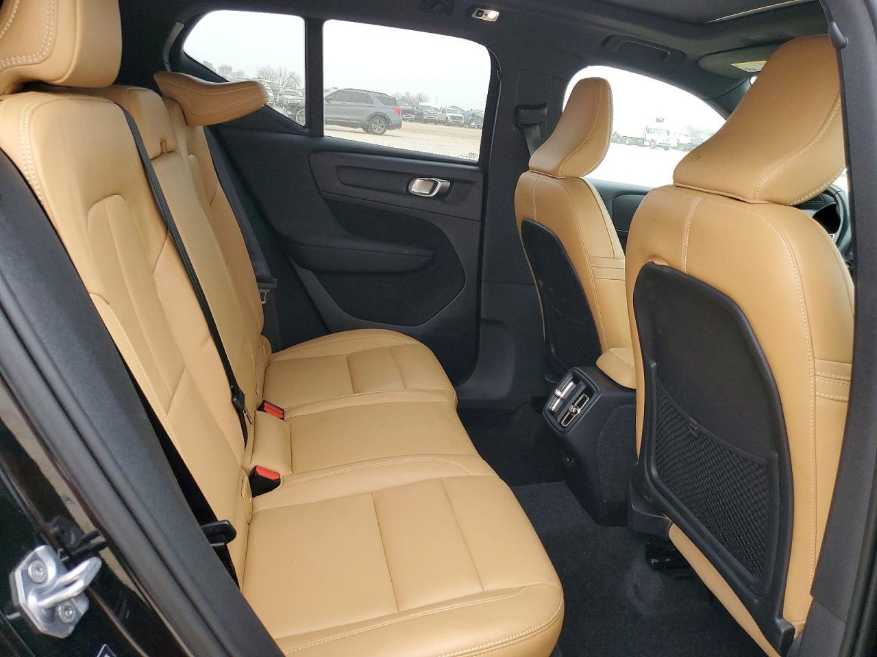 2019 VOLVO XC40