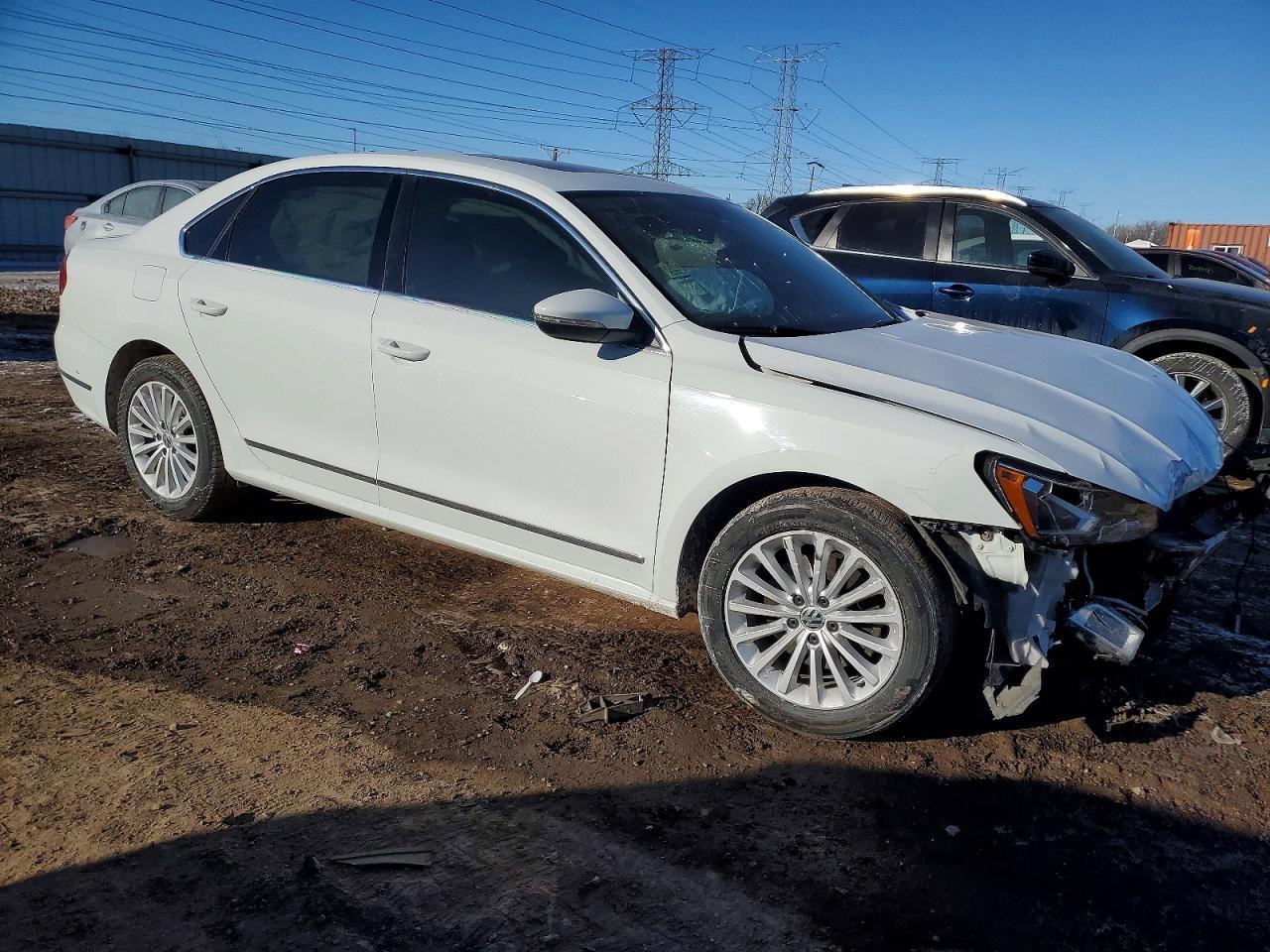 2016 VOLKSWAGEN Passat