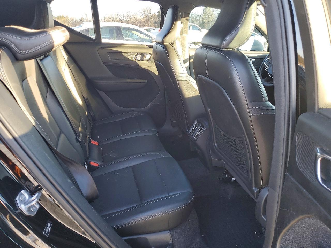 2019 VOLVO XC40