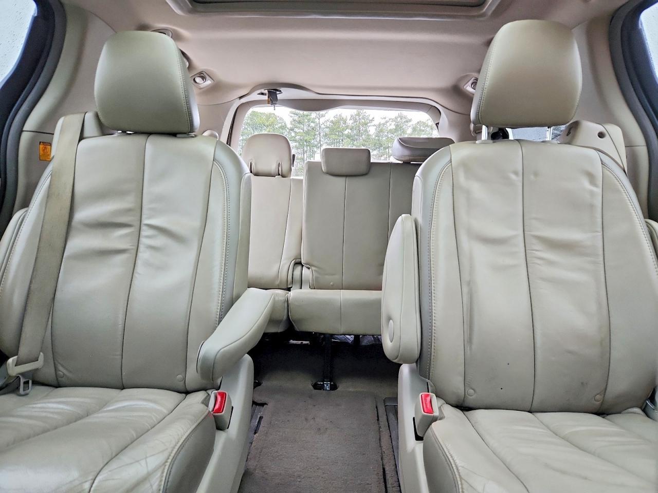2013 TOYOTA SIENNA
