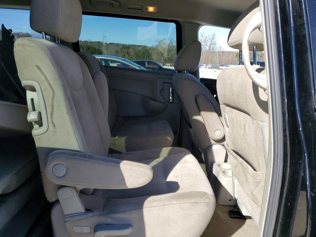 2016 NISSAN Quest
