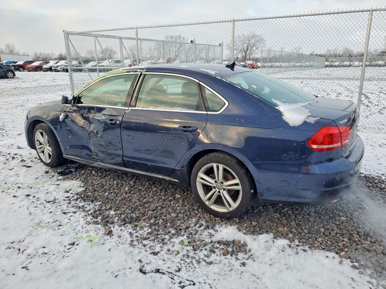 2014 VOLKSWAGEN Passat