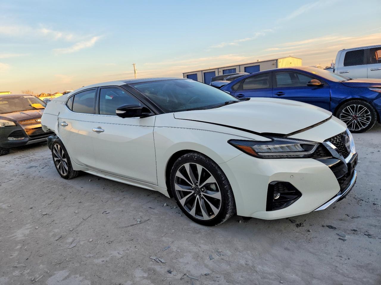 2023 NISSAN Maxima