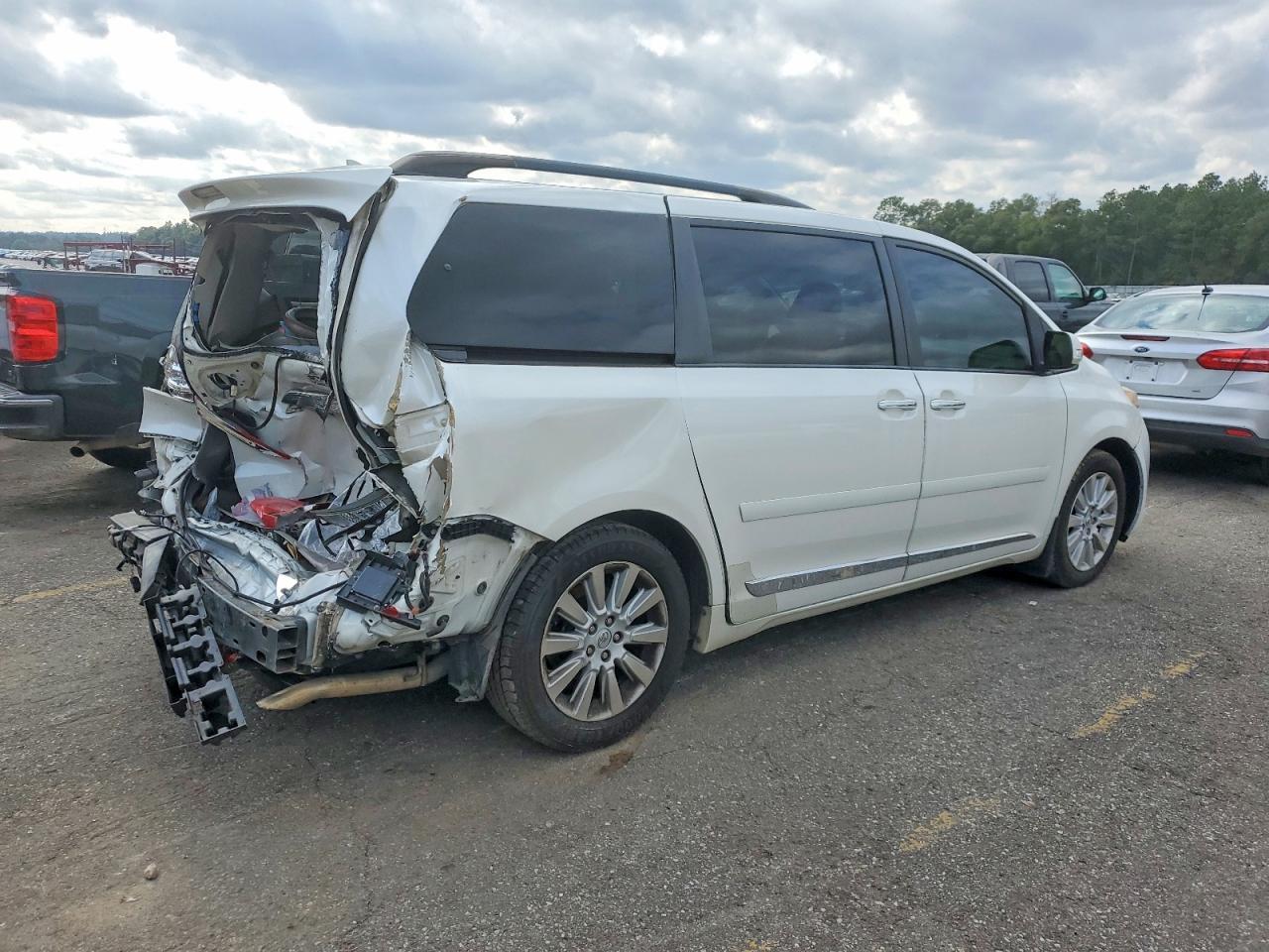 2013 TOYOTA SIENNA
