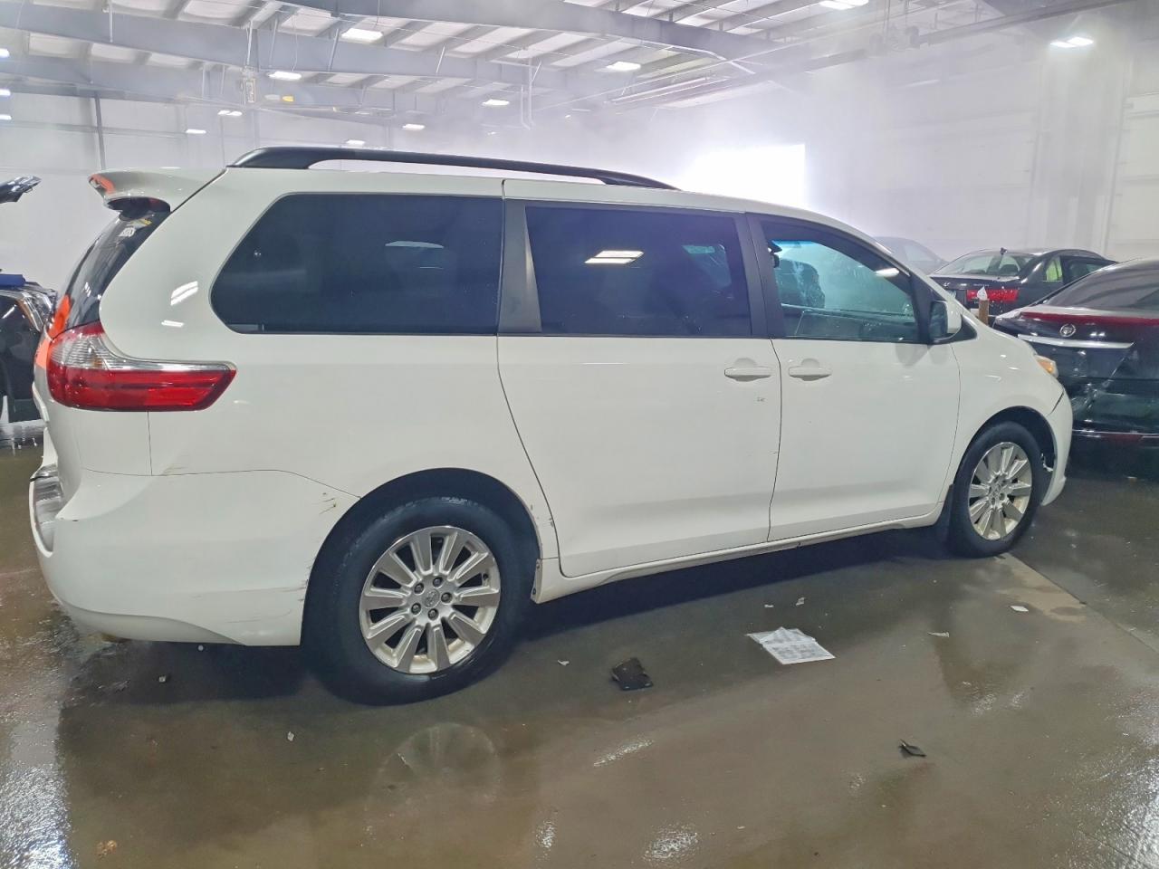 2015 TOYOTA SIENNA