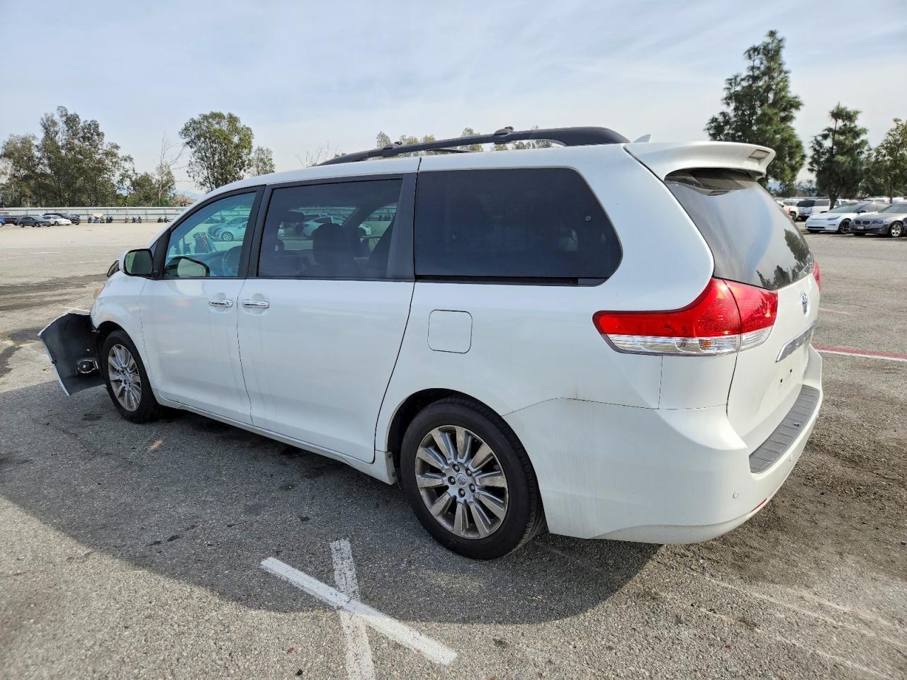 2011 TOYOTA SIENNA