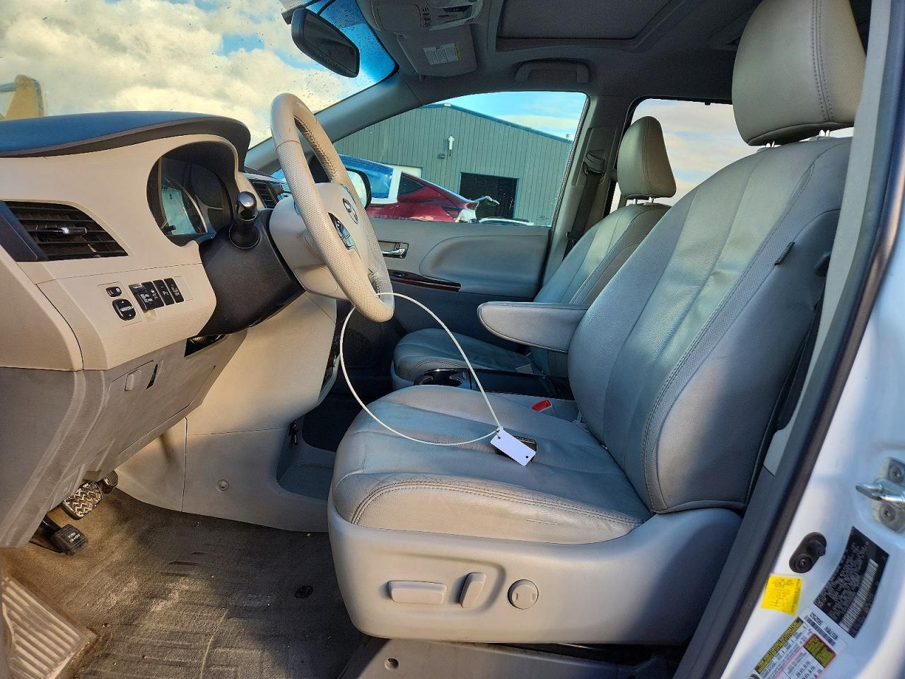2013 TOYOTA SIENNA
