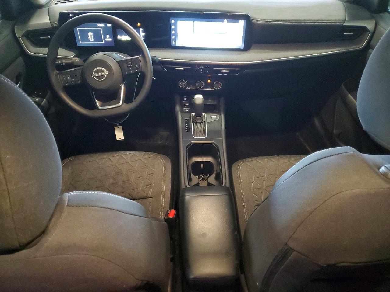 2025 NISSAN KICKS