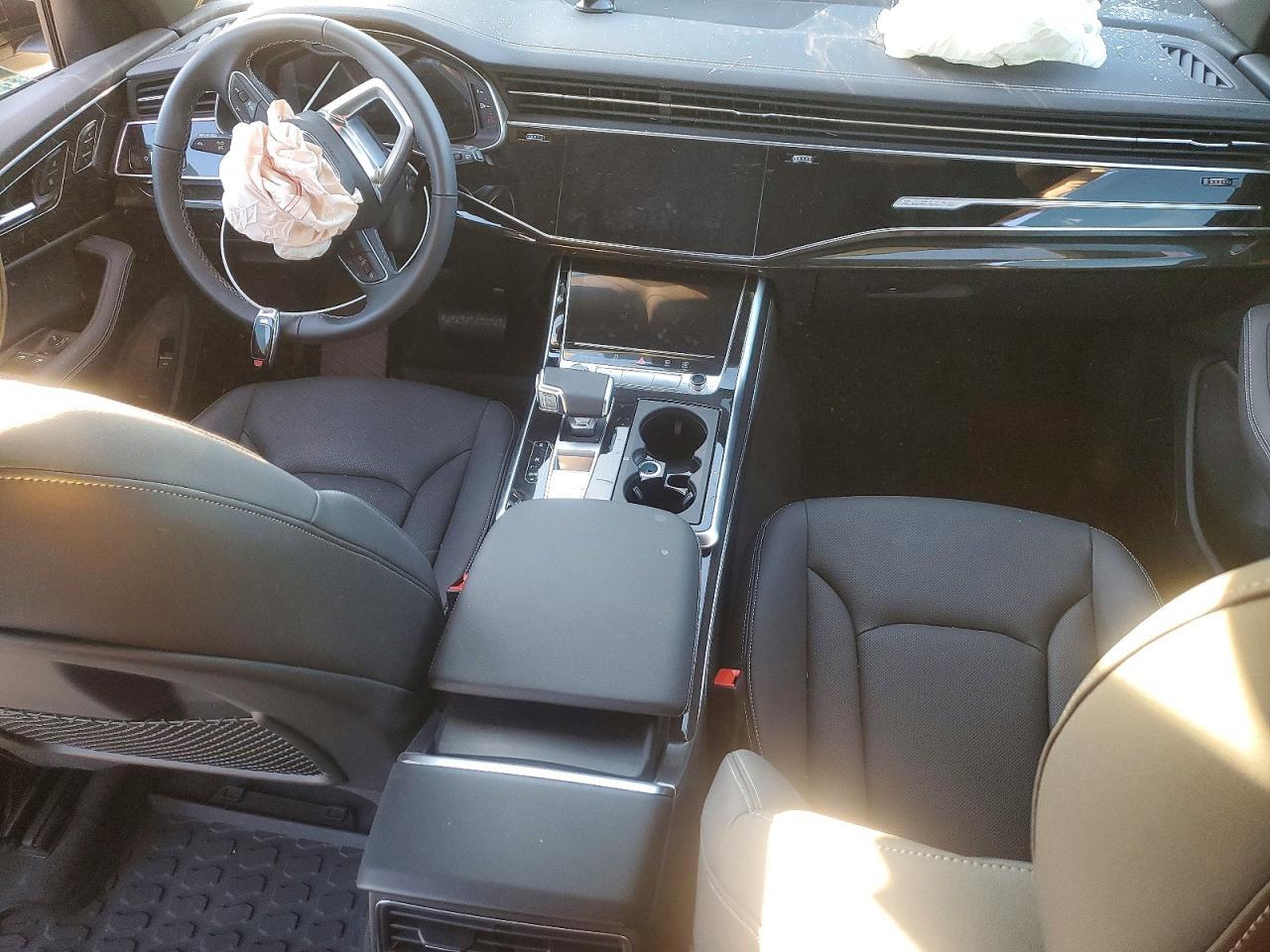 2025 AUDI Q8