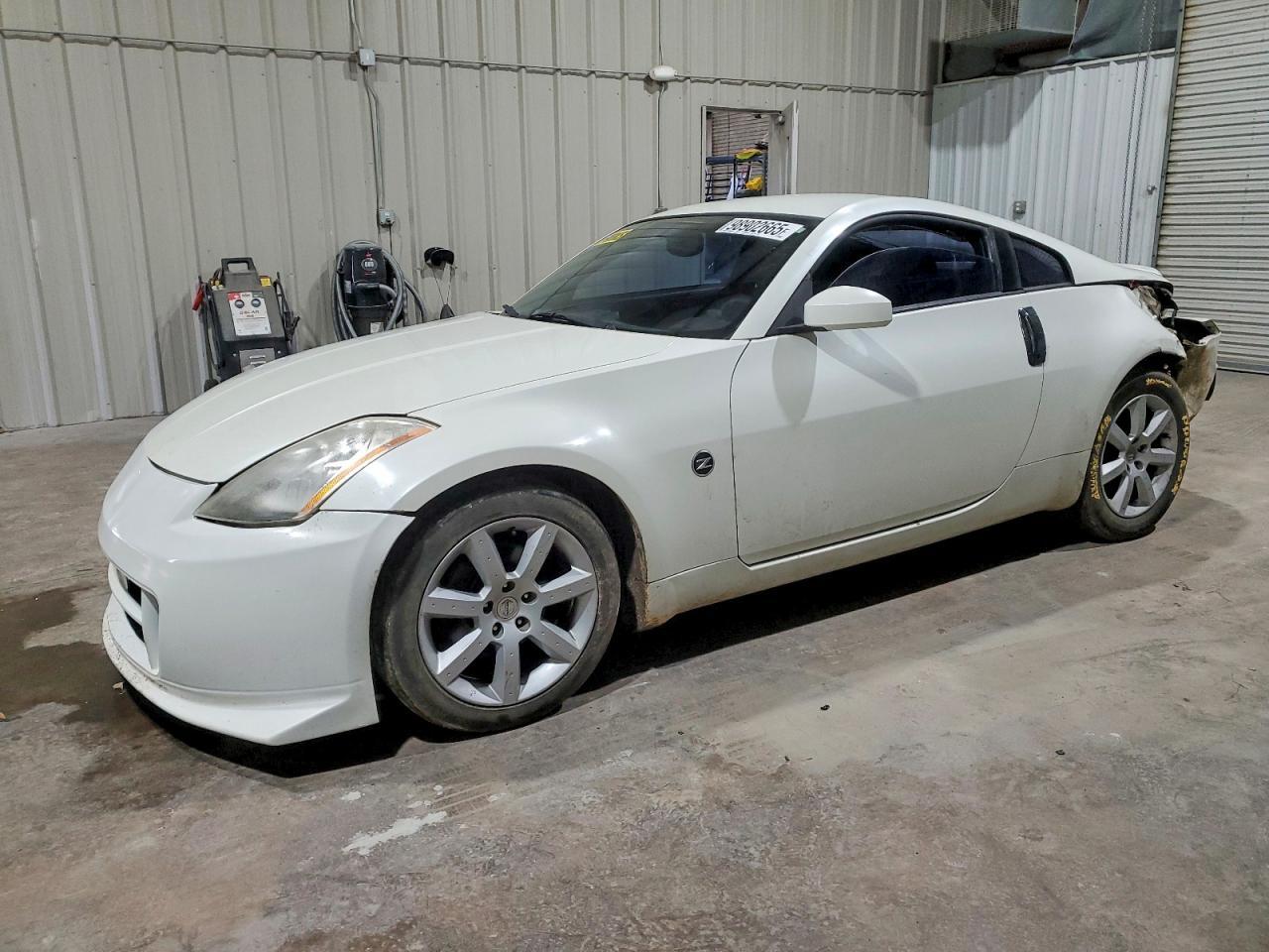 2004 NISSAN Z