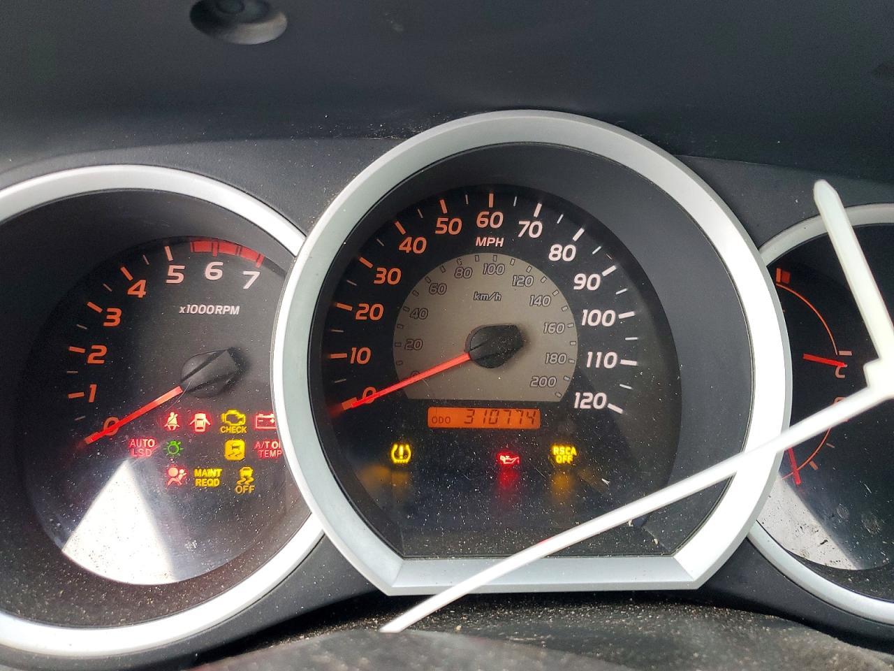 2011 TOYOTA TACOMA